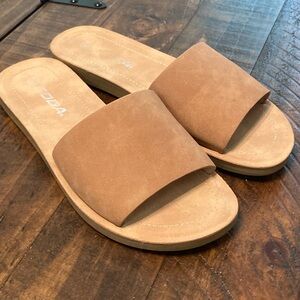 Soda Sandals - Size 8.5